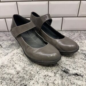 Dansko Women 38 Mary Jane Pump Grey Leather Wedge Hook Loop Comfort Professional